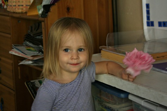 It's a pity this one is blurry (still haven't figured out what the kids did to the focus on my camera), but it's such a typical Jane-Bug expression.